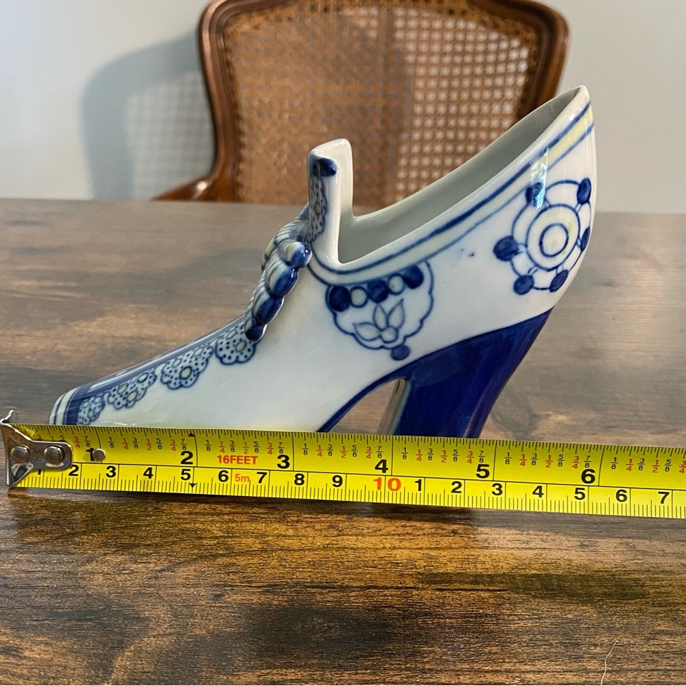 Maitland Smith Blue White Ceramic Decorative Shoe Figurine Hand Painted Thailand - Picture 7 of 7